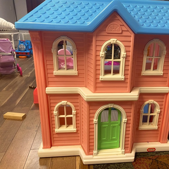 Vintage Little Times Dollhouse with furniture